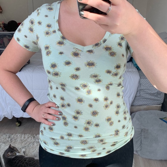 Nollie Sunflower V Neck T-Shirt - Picture 4 of 8